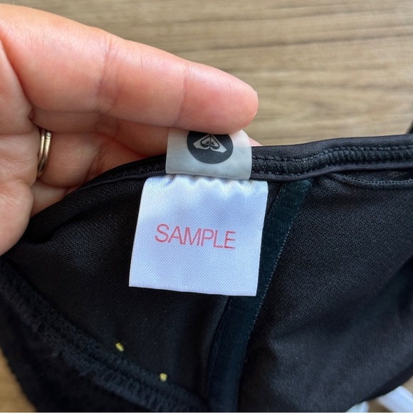 Roxy Crochet swimsuit top set of 2 black white size small - Picture 3 of 5